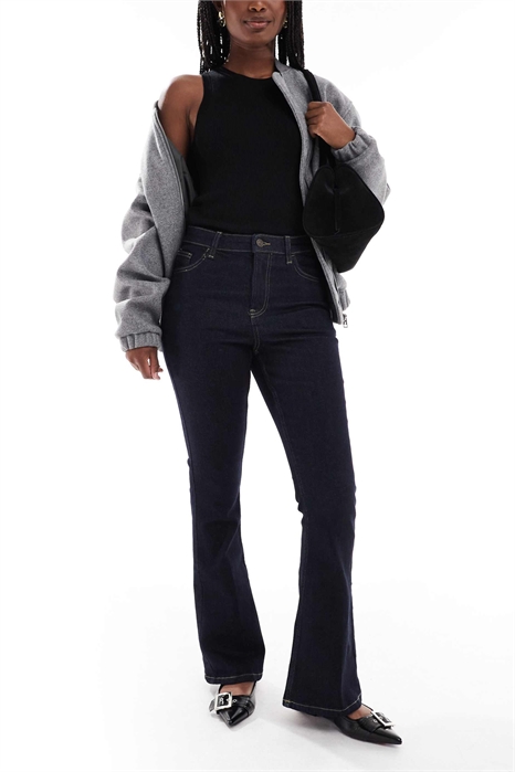 Джинсы с заутюженной складкой спереди и расклешенными штанинами артикул 151897119