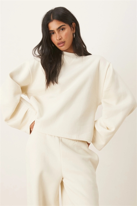 Свитшот свободного кроя с отворотами на рукавах артикул 147132869