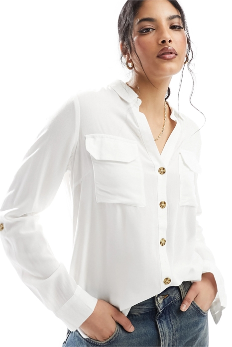 Рубашка с пуговицами и карманами артикул 133938352