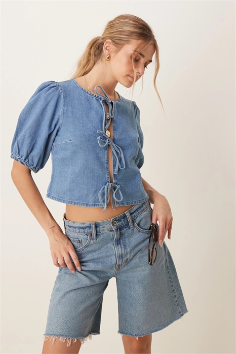 Топ из мягкого денима с завязками спереди артикул 140030783