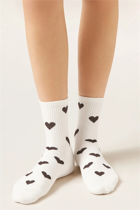Носки с рисунком в виде сердечек по всей поверхности артикул 155895656