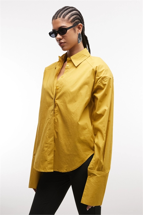 Рубашка с плечевыми вставками и асимметричным подолом артикул 151870727