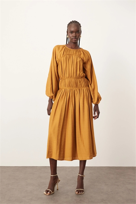 Хлопковое платье-миди с накидкой артикул 139873400