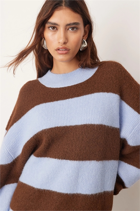 Свитер с круглым вырезом из трикотажа в полоску свободного кроя артикул 147968790