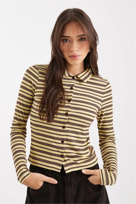 Приталенная рубашка с длинными рукавами и застежкой на пуговицы артикул 151221460