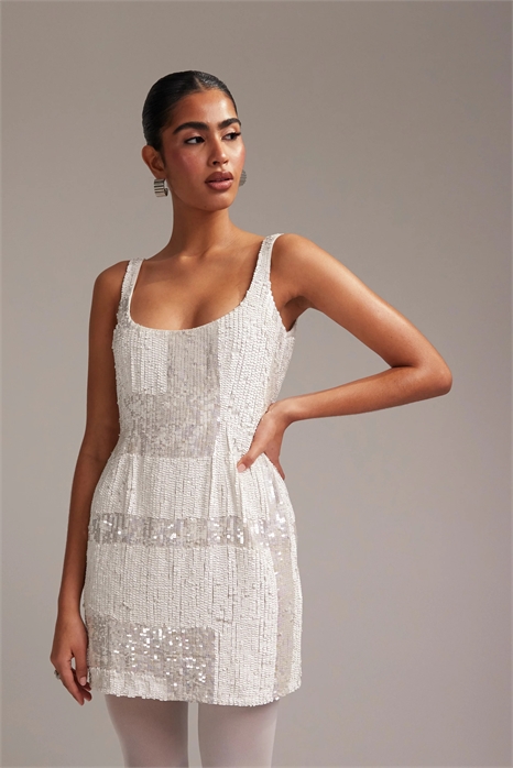 Мини-платье-футляр с квадратным вырезом и декоративными элементами артикул 138943637