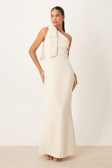 Макси-платье из крепа для подружки невесты с одним плечом и бантиком артикул 151521211
