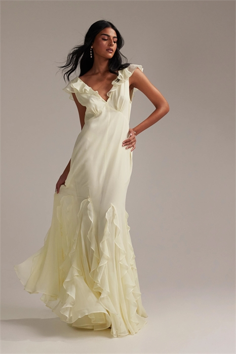 Макси-платье для подружки невесты с рукавами-крылышками, скроенное по косой и с оборками-годе на подоле артикул 138746142