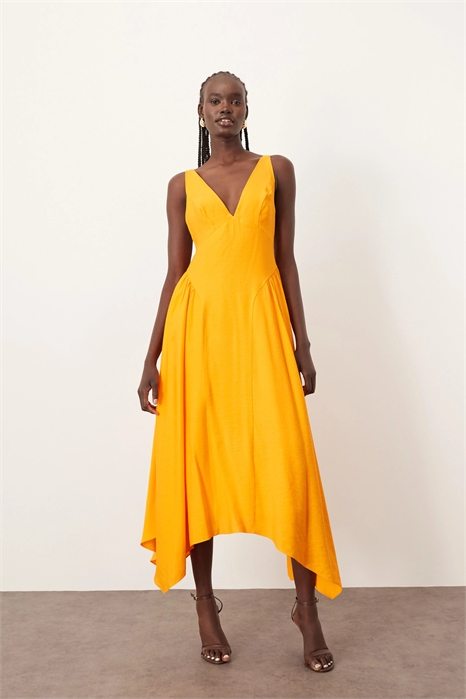 Макси-платье с перекрещивающейся спинкой и пышной юбкой артикул 140913481