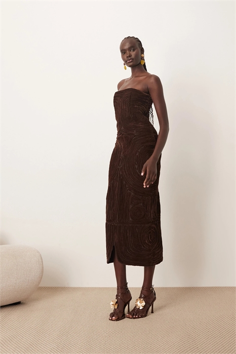 Бархатное платье-миди с вышитой лентой на талии артикул 149241850