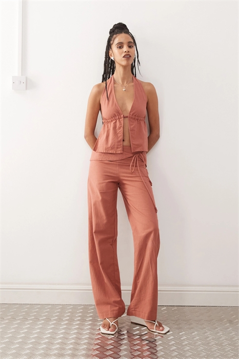 Брюки из льна с накидкой в стиле саронг и бисерной отделкой артикул 144073247