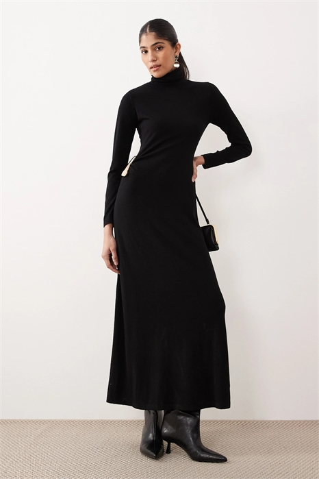 Макси-платье с высоким воротником, длинными рукавами и металлическими элементами артикул 154263496