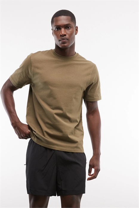 Футболка из плотной хлопчатобумажной ткани прямого кроя с технологией быстрого высыхания артикул 155869126