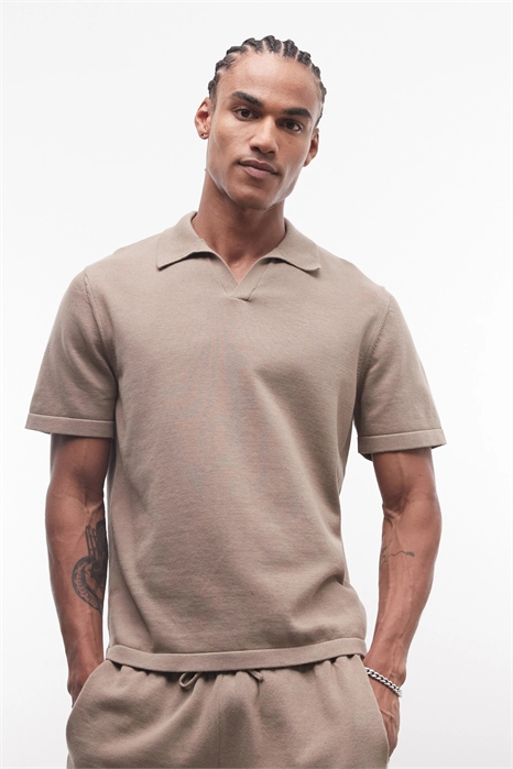 Свободный трикотажный свитер с вырезом артикул 156036516