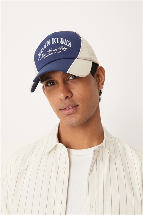 Графическая кепка артикул 154172669