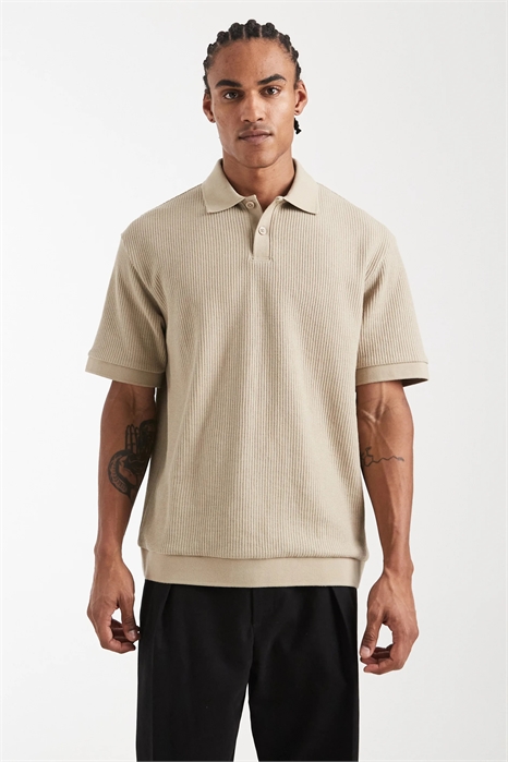 Полуформальная рубашка-поло свободного кроя артикул 153756376