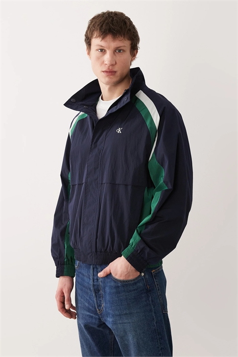 Ветровка с цветовыми вставками артикул 154178667