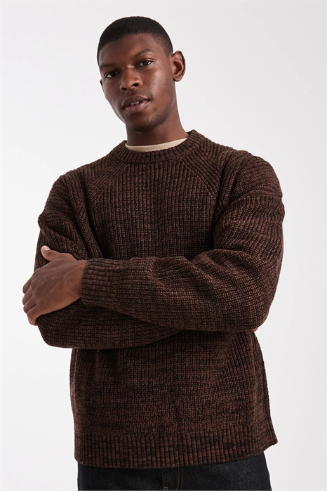 Свободный свитер из фактурного трикотажа артикул 147472184