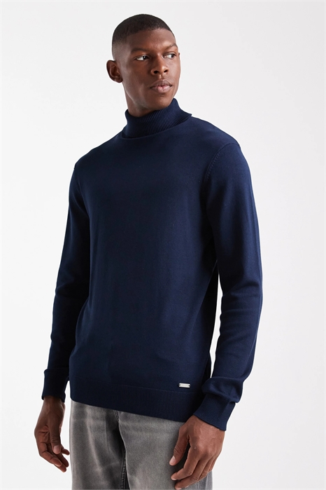 Свитер с высоким воротником артикул 151057202