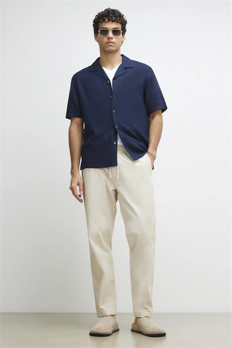 Спортивные брюки-джоггеры кремового цвета с зауженным кроем артикул 156194497