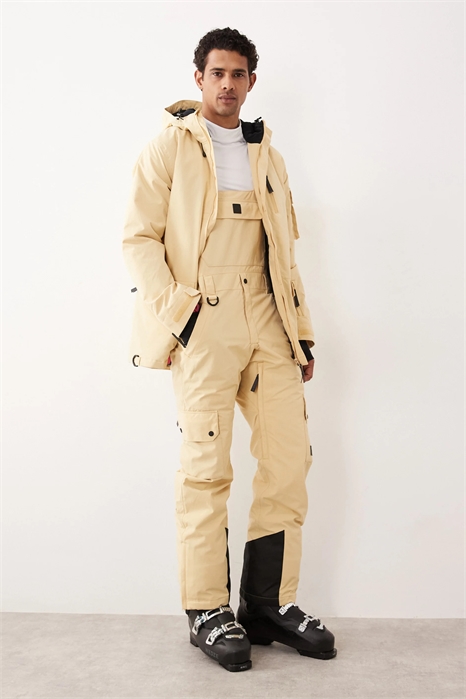 Шорты с нагрудником — цвет «пустынный песок» артикул 153760611