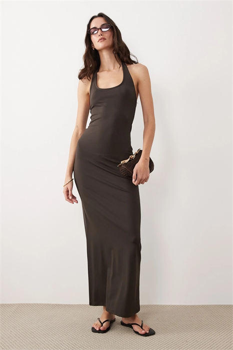 Макси-платье с завязками на шее артикул 156252439