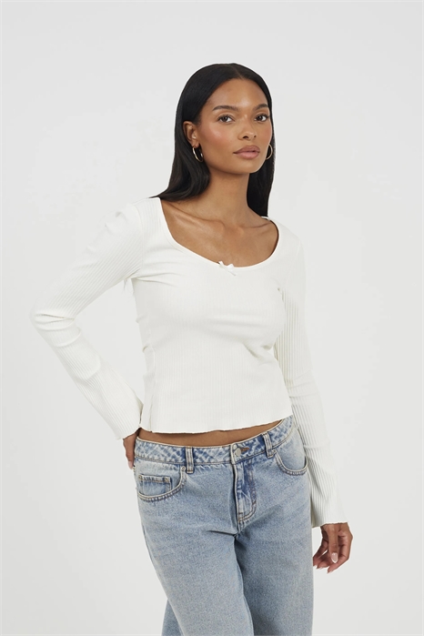 Топ с ребристой горловиной и волнистым подолом артикул 156387360