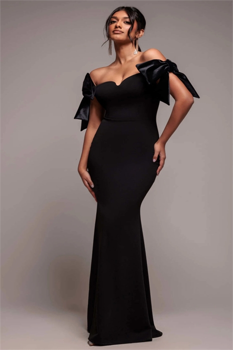 Макси-платье из бархата с открытыми плечами и бантом артикул 156015177