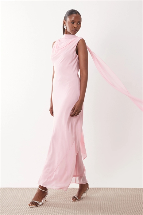 Макси-платье для подружки невесты с высоким воротником и шифоновым шарфом артикул 154078335