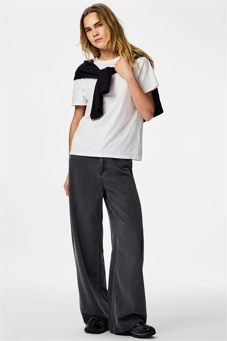 Джинсы свободного кроя артикул 156635380