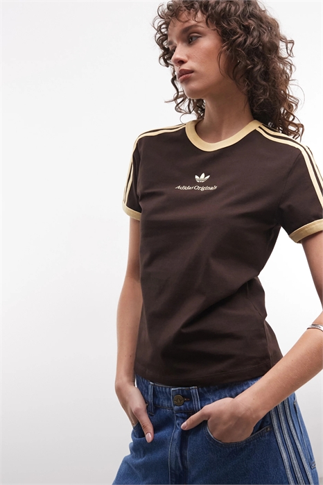 Футболка с тремя полосками и ретро-логотипом посередине артикул 155119307