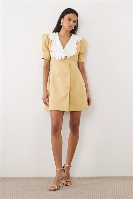 Мини-платье с контрастным воротником и пуговицами артикул 155587866