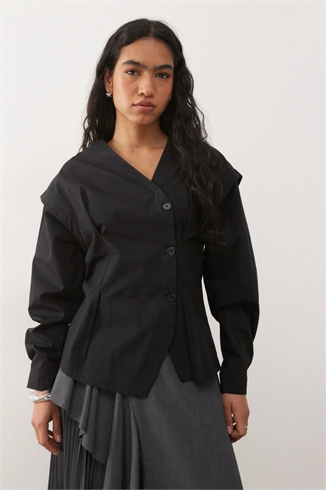 Рубашка с асимметричной застежкой на пуговицах и вставками артикул 152554676