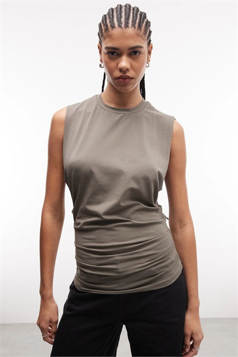 Топ без рукавов с затянутой талией артикул 155696949