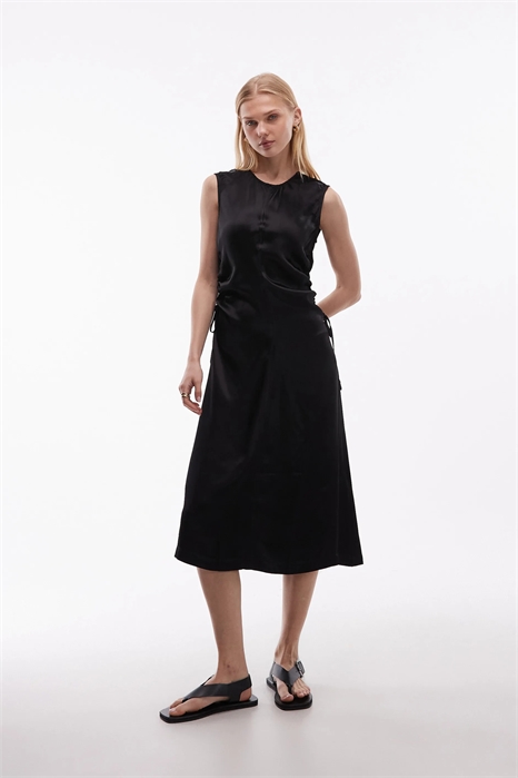 Атласное макси-платье с затянутой талией артикул 155575308