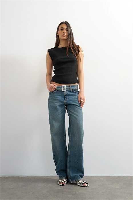 Джинсы с низкой посадкой и ремнем артикул 153987587