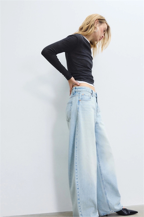 Джинсы с зауженными брючинами артикул 156440837