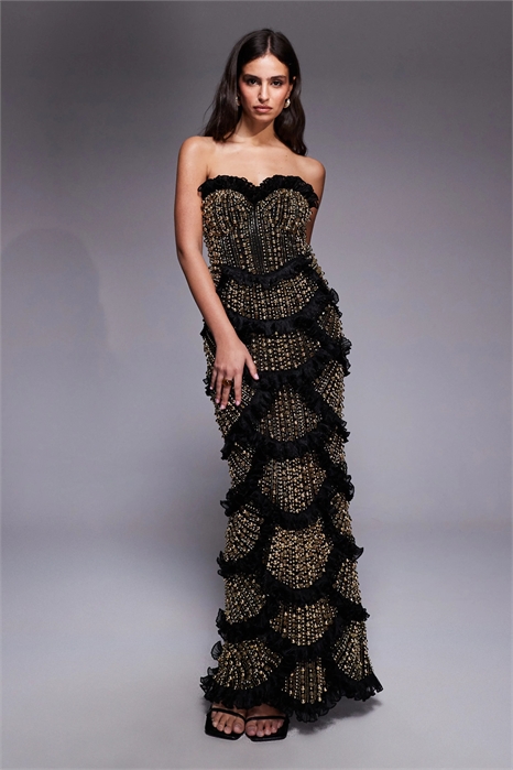 Макси-платье-бандо с украшением из драгоценных камней и волнистым подолом артикул 148073390