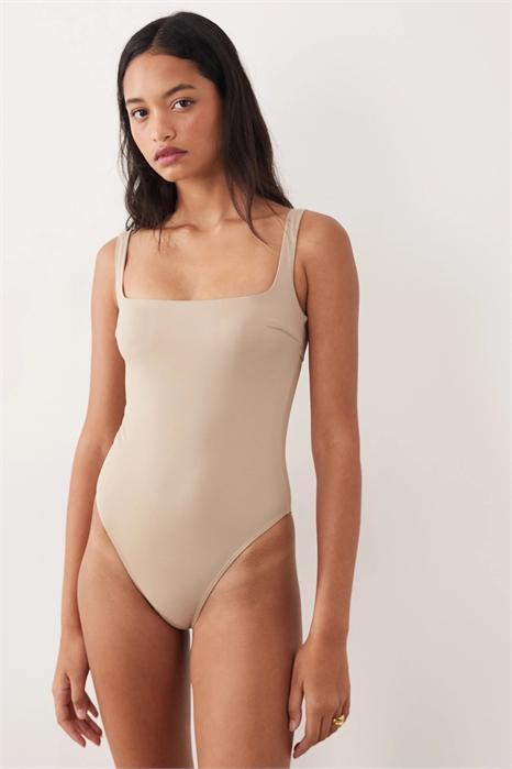 Купальник с квадратным вырезом артикул 153251880