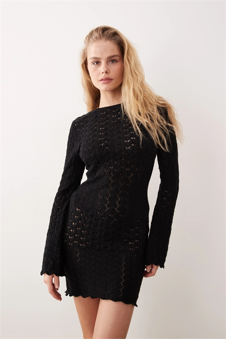 Мини-платье с длинными рукавами и вязаной отделкой на талии артикул 151865796