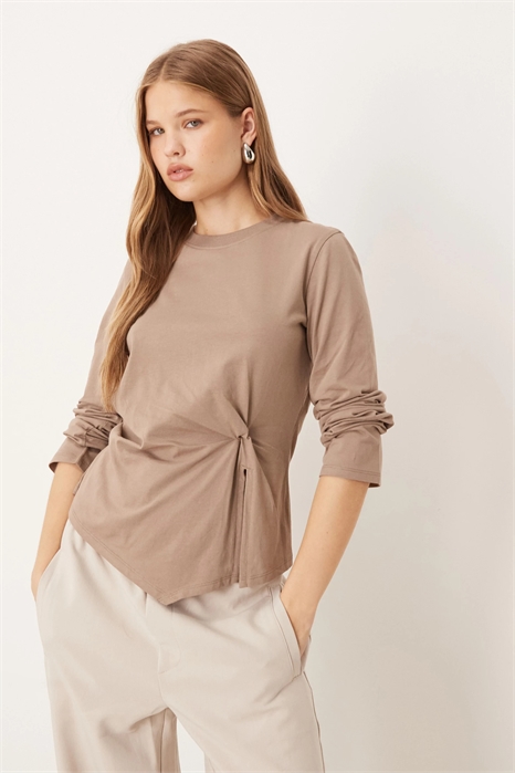 Топ с длинными рукавами и узловым декором артикул 148305385