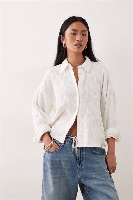 Рубашка из хлопчатобумажной ткани с текстурной отделкой и укороченным кроем артикул 152232305