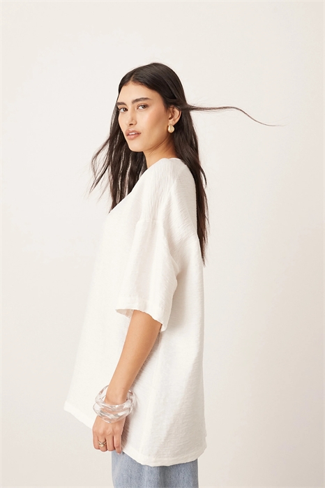 Футболка свободного кроя с крупным текстурным узором артикул 140233192