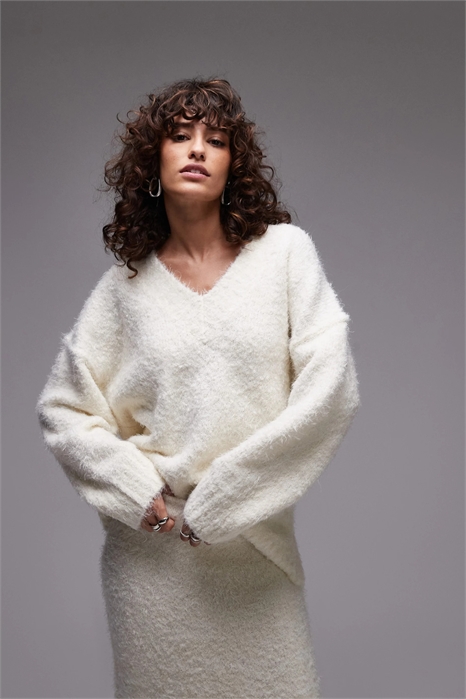 Вязаный объемный свитер с V-образным вырезом и пушистой текстурой co-ord артикул 134044297