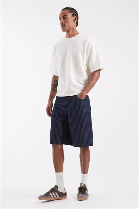 Легкие джинсовые шорты-бермуды в полоску артикул 155574232