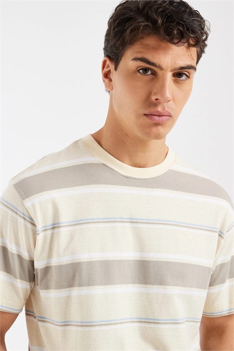 Красная винтажная футболка артикул 150149891