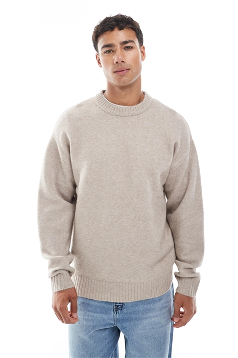 Объемный пушистый свитер артикул 148489107