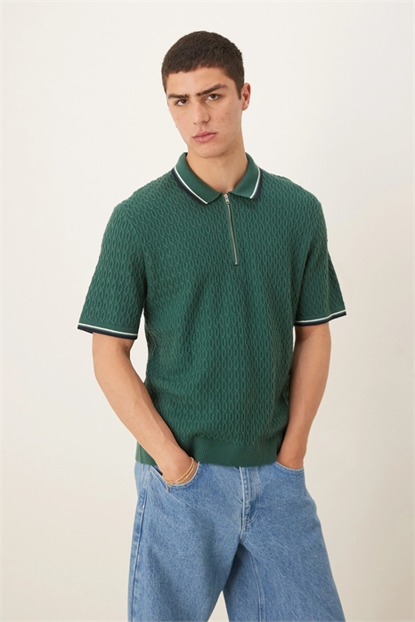 Трикотажная рубашка-поло с полузастежкой-молнией и контрастной окантовкой артикул 143706674