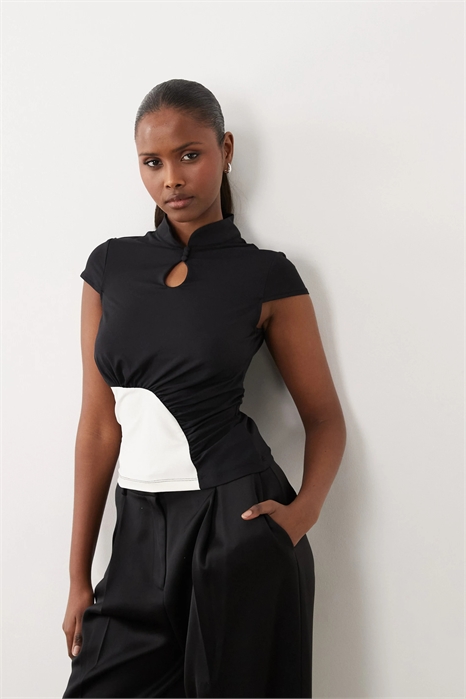 Топ с рукавами-крылышками из полиамида с рюшами артикул 156333265