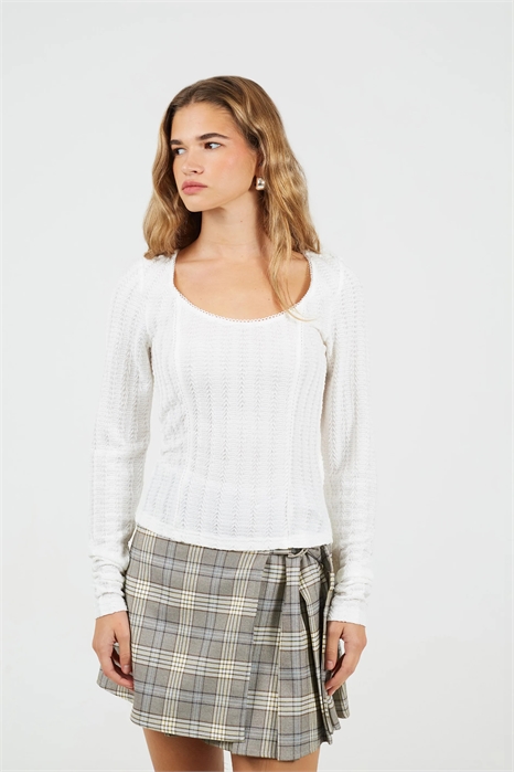 Топ с текстурированным вырезом артикул 153738580